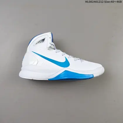 真标带半码 Nike Hyperdunk 2010 耐克 格里芬 HD2010 高帮 北卡蓝 白蓝色 圆头系带防滑耐磨透气高邦篮球鞋 鞋款中的鞋面均以白色的皮革打底,并配内衬蓝色作烘托;鞋身两侧Swoosh Logo采用蓝色点缀,后跟Nike字样蓝色示人,微翘式鞋头设计,响应灵活,保护脚趾.采用经典鞋型,融入全新细节点缀,整体简约且富有质感.鞋底耐磨材质搭配丰富的防滑底纹设计,可平稳抓地,不易打滑.足内侧切槽中底,增加灵活性. 货号:407625-110 HL002401212 B